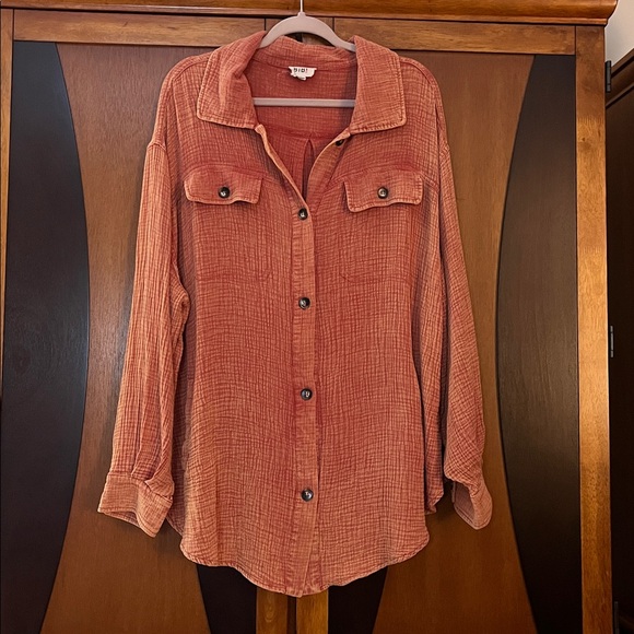 BIBI SHACKET IN VINTAGE BRICK w/ BUTTON FRONT-COLLAR-CHEST & SIDE FRONT POCKETS - Picture 2 of 11